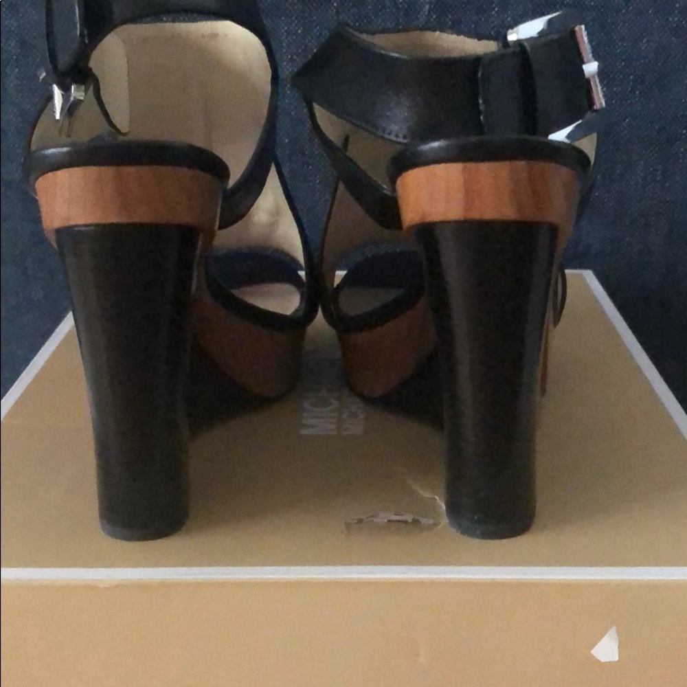 Micheal Kors Josephine wedge black. - Picture 2 of 5